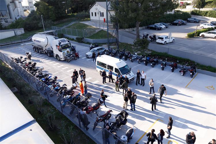 Slika /PU splitsko-dalmatinska 2022/Kontrola prometa/cemex_sigurnavoznja13-050424.JPG